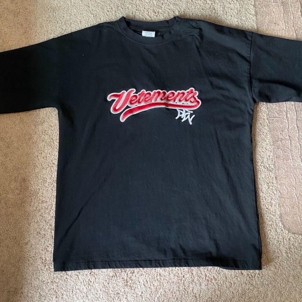 Vetements Black T-Shirt with Embroidered Script Detail